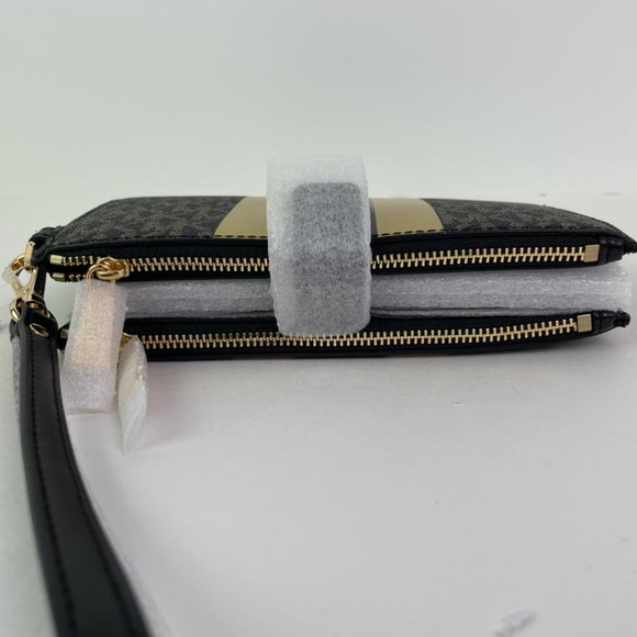 Michael Michael Kors jet Set Wristlet - Picture 5 of 5